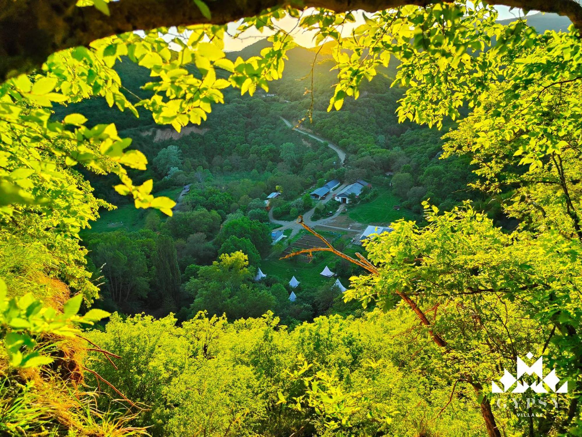 Gipsy Village Park Hotel Asureti Buitenkant foto