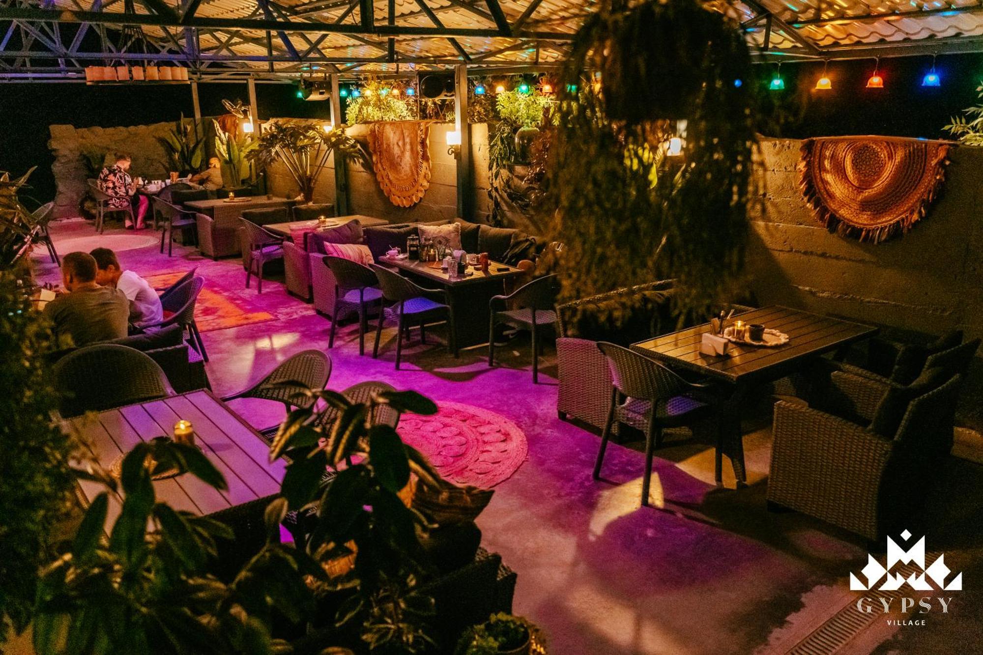 Gipsy Village Park Hotel Asureti Buitenkant foto