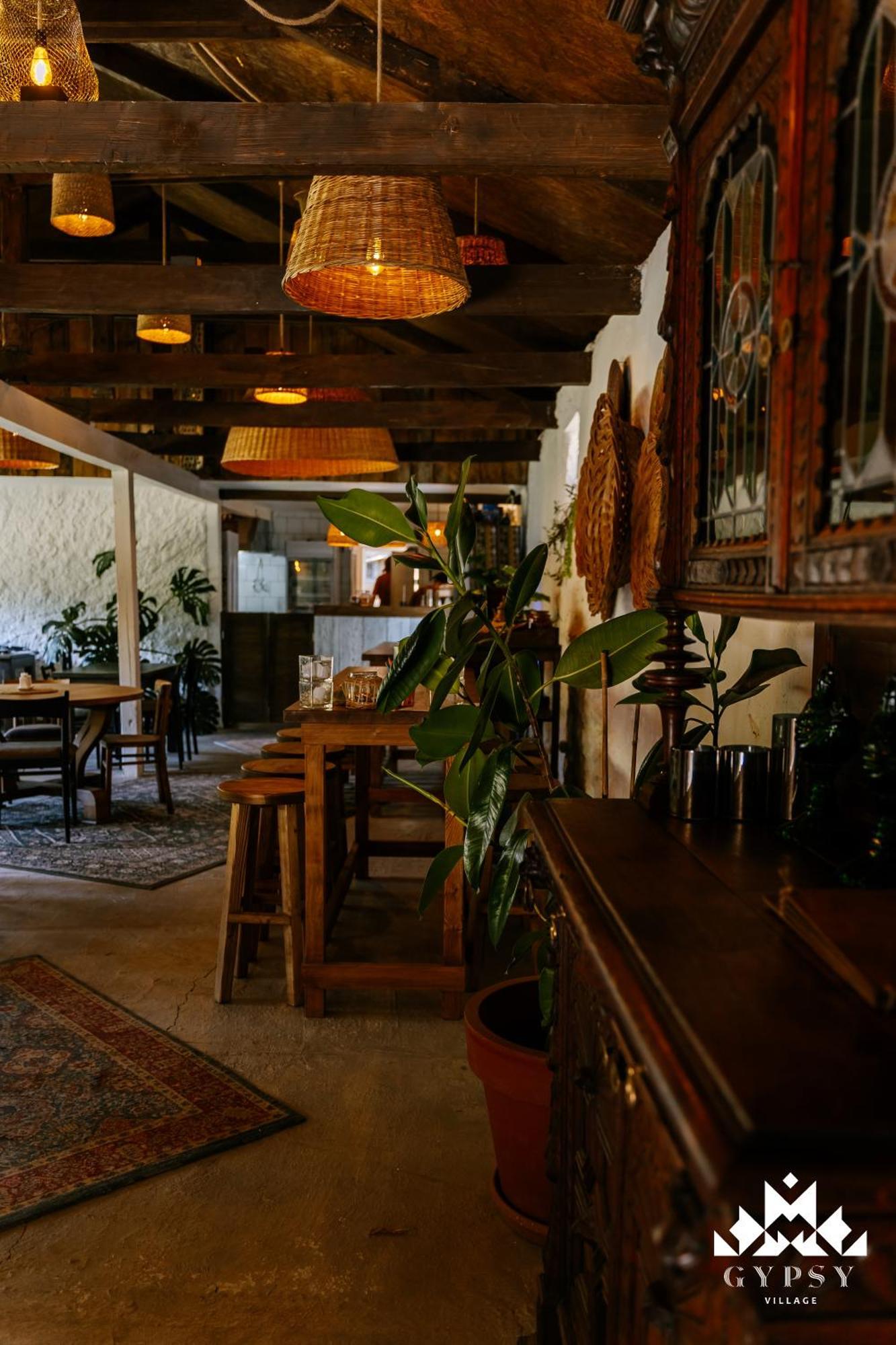 Gipsy Village Park Hotel Asureti Buitenkant foto