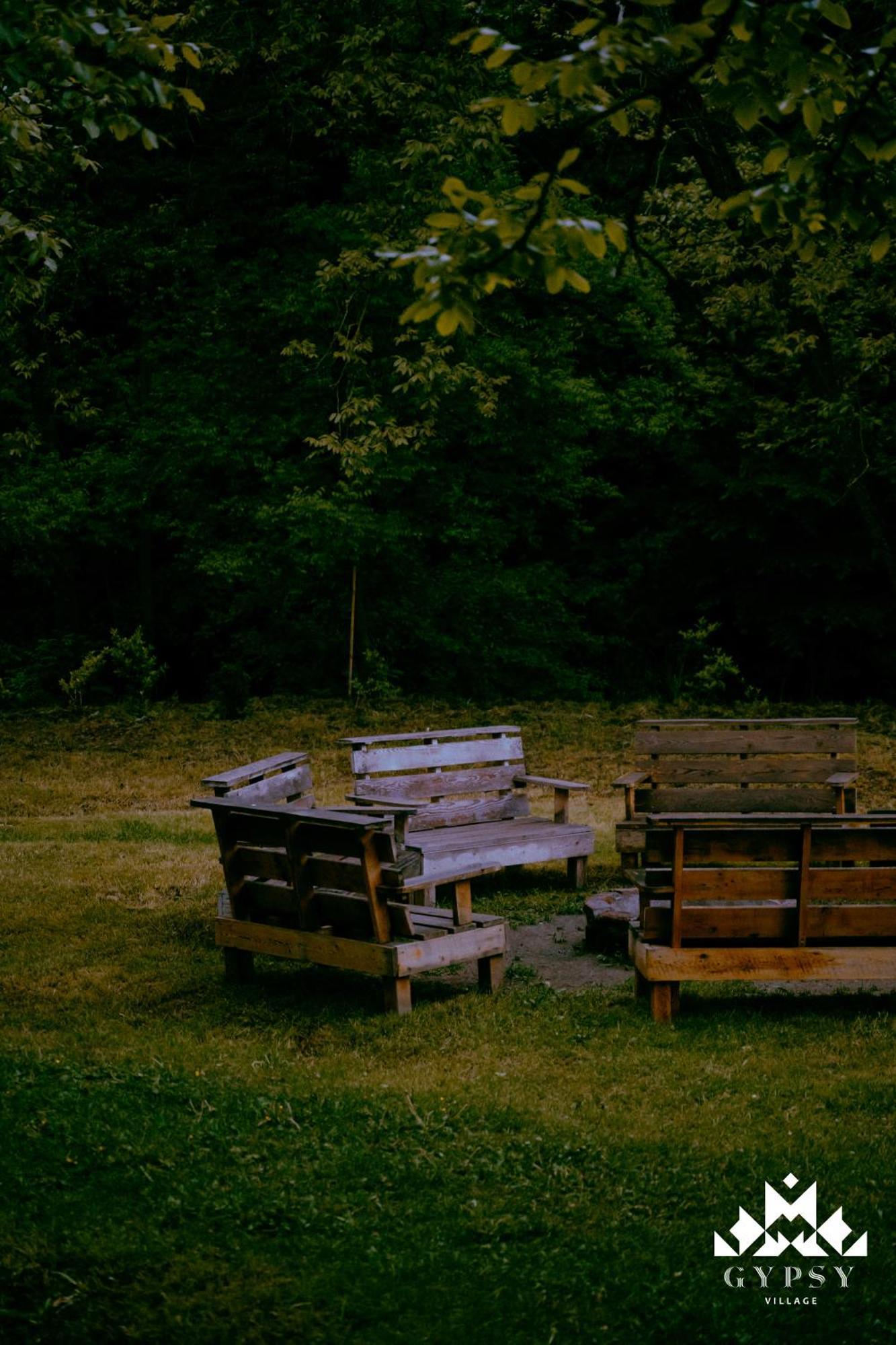 Gipsy Village Park Hotel Asureti Buitenkant foto